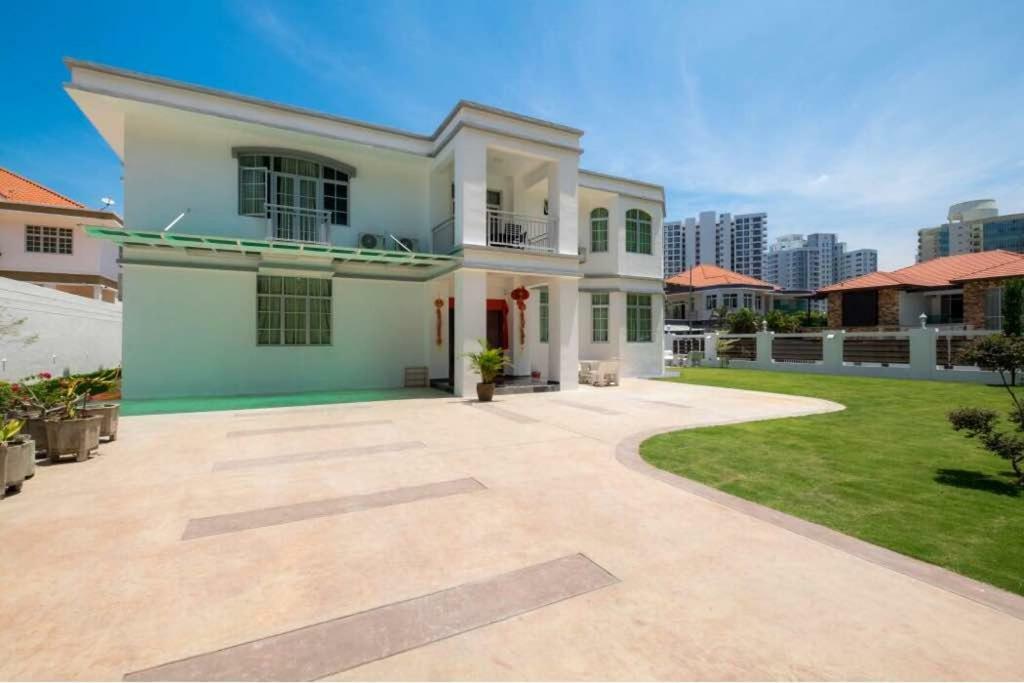 Villa 6, Persiaran Tanjung Bunga 3 Batu Ferringhi Exterior foto
