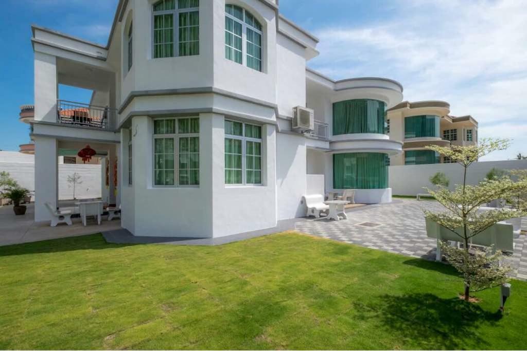 Villa 6, Persiaran Tanjung Bunga 3 Batu Ferringhi Exterior foto